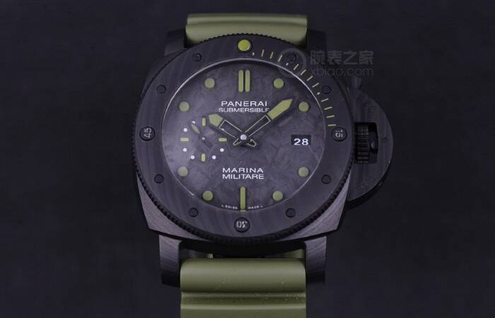 沛纳海 海上军事家 实拍沛纳海SUBMERSIBLE MARINA MILITARE CARBOTECH™ 潜行系列碳纤维腕表